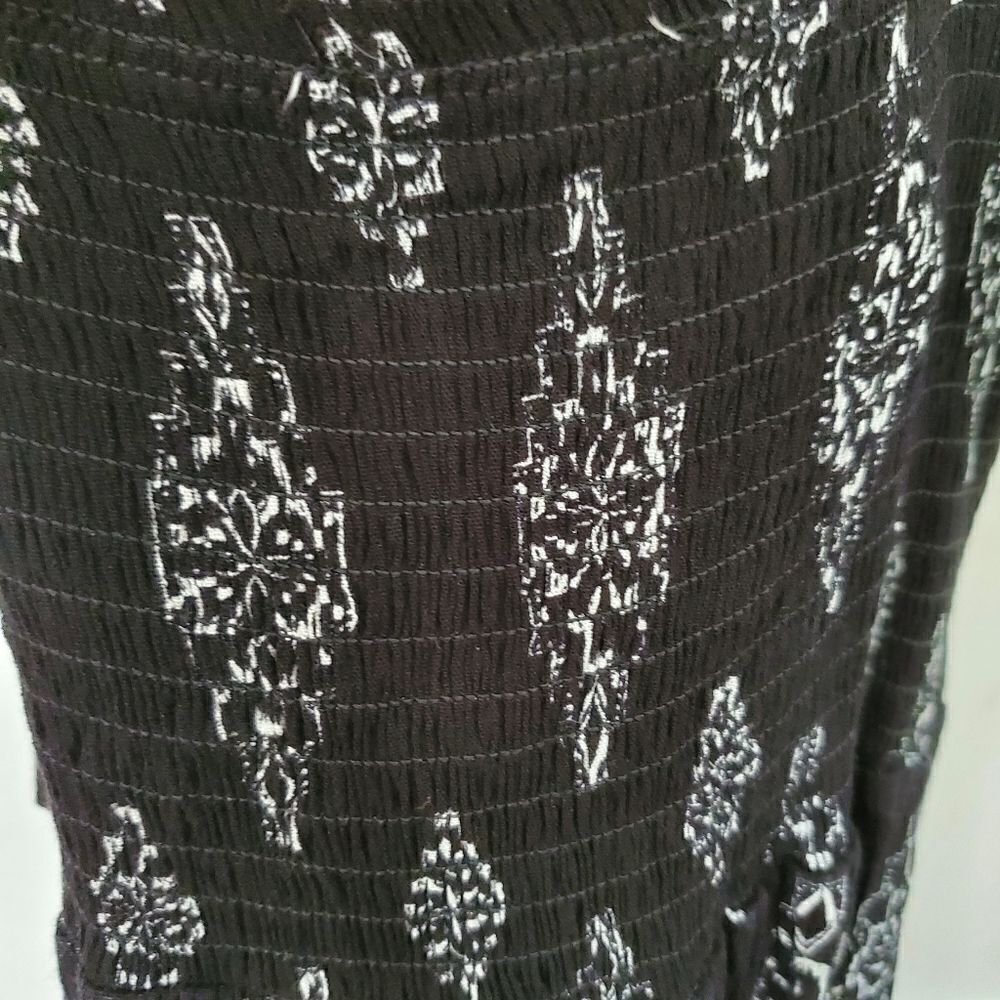 Pretty maxi dress juniors size small. - Picture 3 of 7